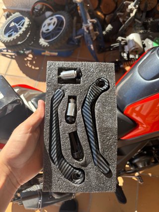 Manetas de Moto con Acabado Carbono