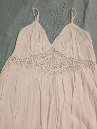 Vestido Blanco con Detalle de Encaje