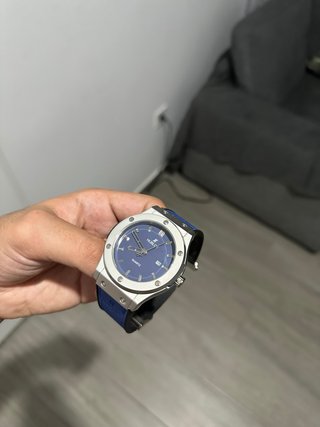 Reloj Plateado y Azul