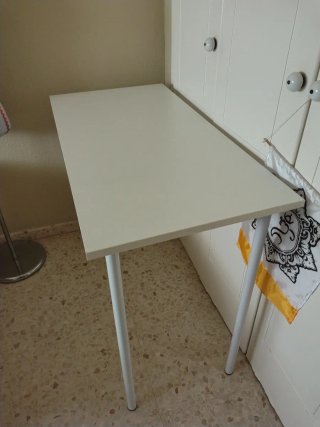 Mesa de estudio blanca