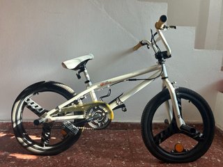 Bicicleta BMX GT Bikes Blanca