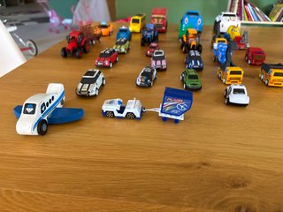 Lote de 27 coches y vehículos de juguete