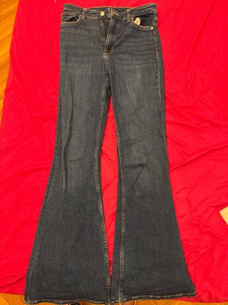 Tejanos acampanados Bershka azul marino