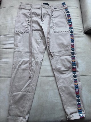 Pantalón Desigual Beige con Detalle Étnico