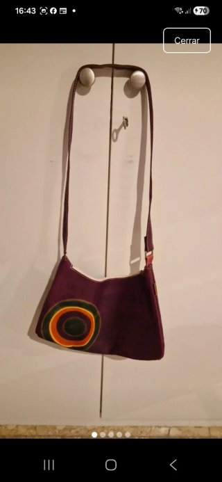 Bolso de piel morado