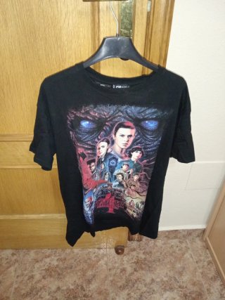 Camiseta Stranger Things Negra Talla M
