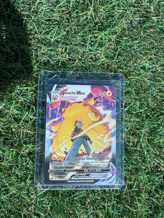 Carta Pokémon Pikachu VMAX TG17/TG30