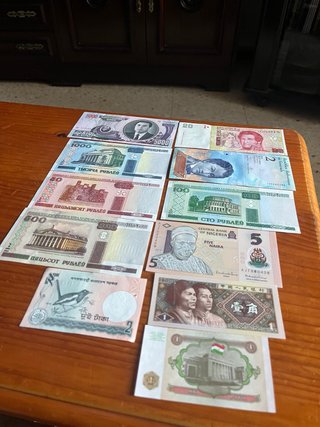 Lote de 11 Billetes del Mundo Diferentes