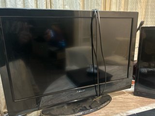 2 Televisores la grundig con mando la otra no