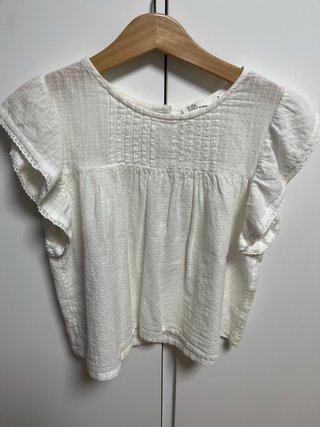 Camisa Blanca de Niña con Volantes