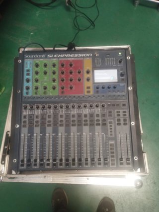 Mesa de mezclas Soundcraft Si Expression 1