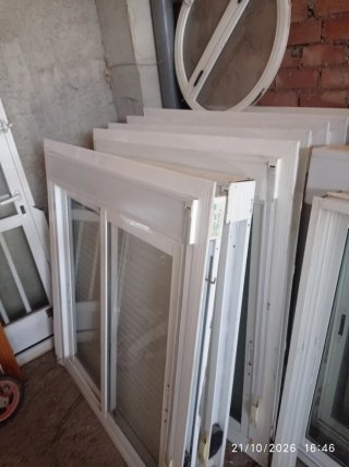 7 Ventanas de Aluminio con Persiana