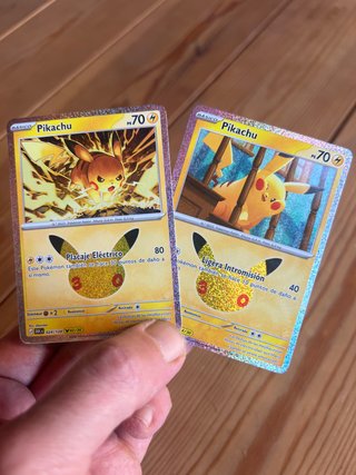 2 Cartas Pokémon Pikachu 30 Aniversario