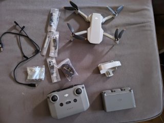 Dron DJI Mini 2 SE Fly More Combo