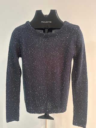 Jersey de punto azul con detalles brillantes