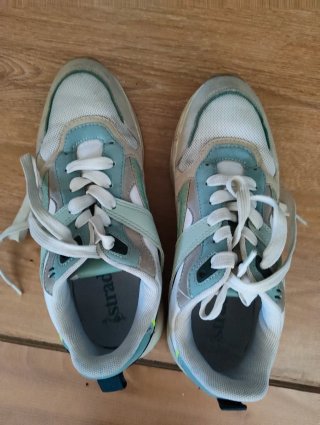 Zapatillas Stradivarius Blancas y verde