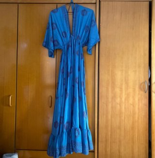 Vestido largo azul estampado