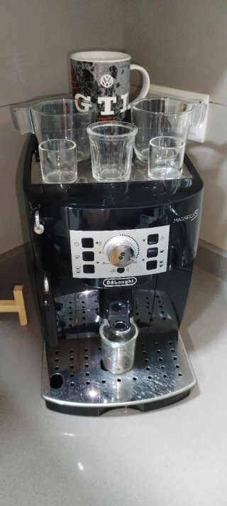 Cafetera DeLonghi Magnífica color negro