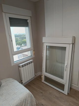 Ventana de Aluminio con persiana y mosquitera