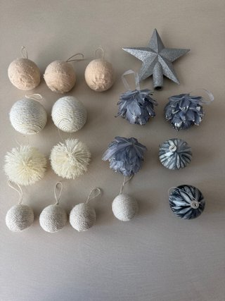 Set de 17 Adornos Navideños y estrella plateada