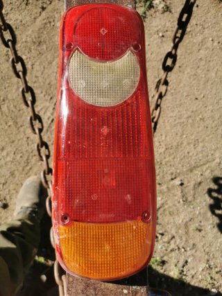 Faro trasero para vehículo