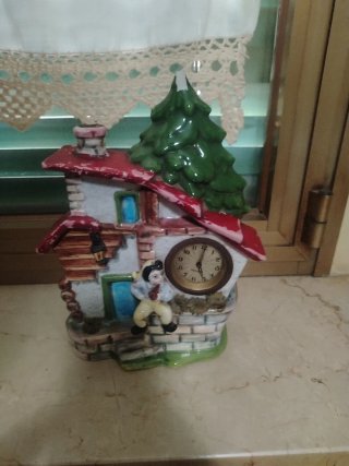 Sveglia vintage in ceramica a forma di casetta