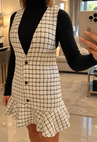 Vestido de cuadros con volante
