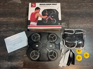 Máquina de Boxeo Musical con Guantes