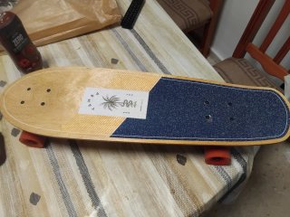Monopatín con diseño de palmera