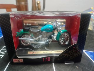 Maisto Honda Shadow VT1100C2 Escala 1:18