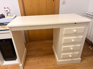 Mesa de escritorio con cajonera