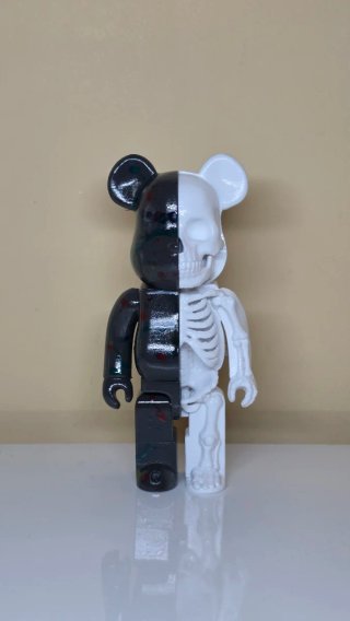 Figura Decorativa Oso Mitad Esqueleto