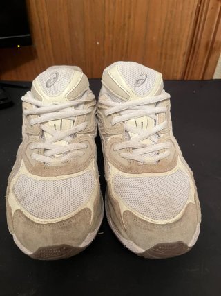 Zapatillas Asics Gel Beige y Blancas