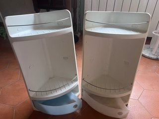 2 Rinconeras de baño con cajón