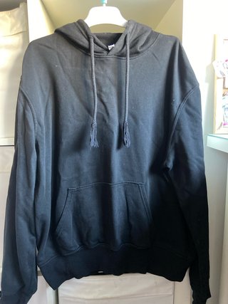 Sudadera Negra Básica con Capucha