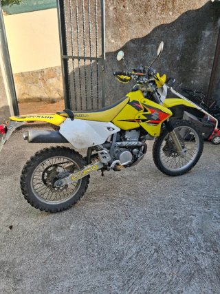 Moto Enduro Suzuki DR-Z 400 E