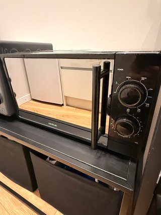Microondas Cecotec con Acabado Espejo 20 litros
