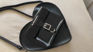 Bolso Corazón Dr. Martens Negro