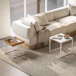 Confezione di 2 tavoli nido con struttura in acciaio bianco e rovere