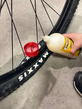 Embudo para líquido sellante Tubeless