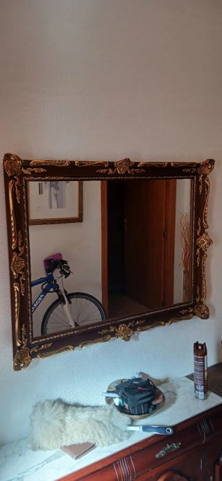 Espejo Clásico con Marco de Madera