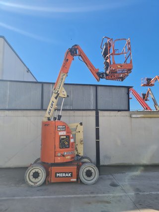 Plataforma Elevadora JLG E300AJP