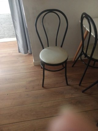 4 Sillas de Hierro con Asiento Acolchado