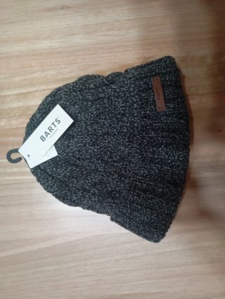 Gorro de lana Barts gris, forrado por dentro.