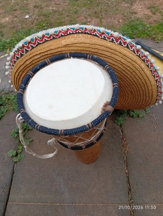Sombrero Mexicano y Tambor de Bambú