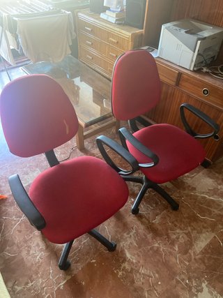 2 Sillas de escritorio rojas