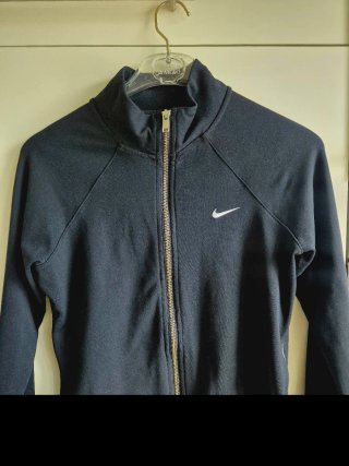 Chaqueta deportiva Nike negra