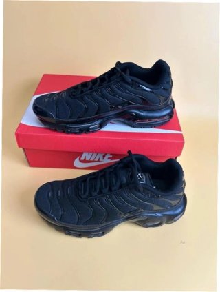 Nike Air Max Plus Triple Negro Talla 40