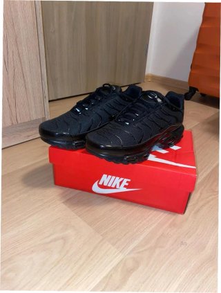 Nike Air Max Plus Triple Black Talla 40