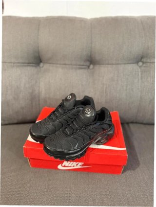 Nike Air Max Plus Triple Black Talla 37.5